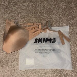 Skims Wireless Form Push Up Plunge Bra